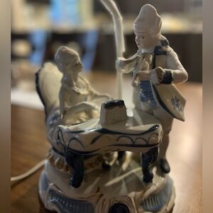 Beautiful vintage victorian porcelain lamp!